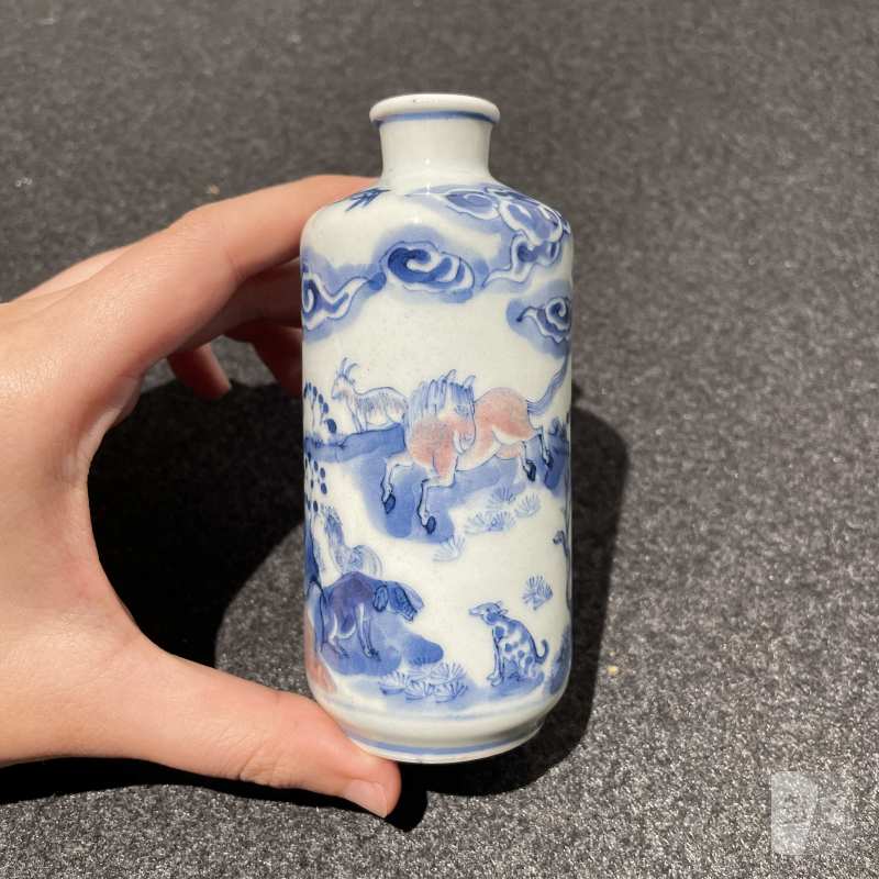 清乾隆 青花釉里红十二生肖图瓶 - 图3